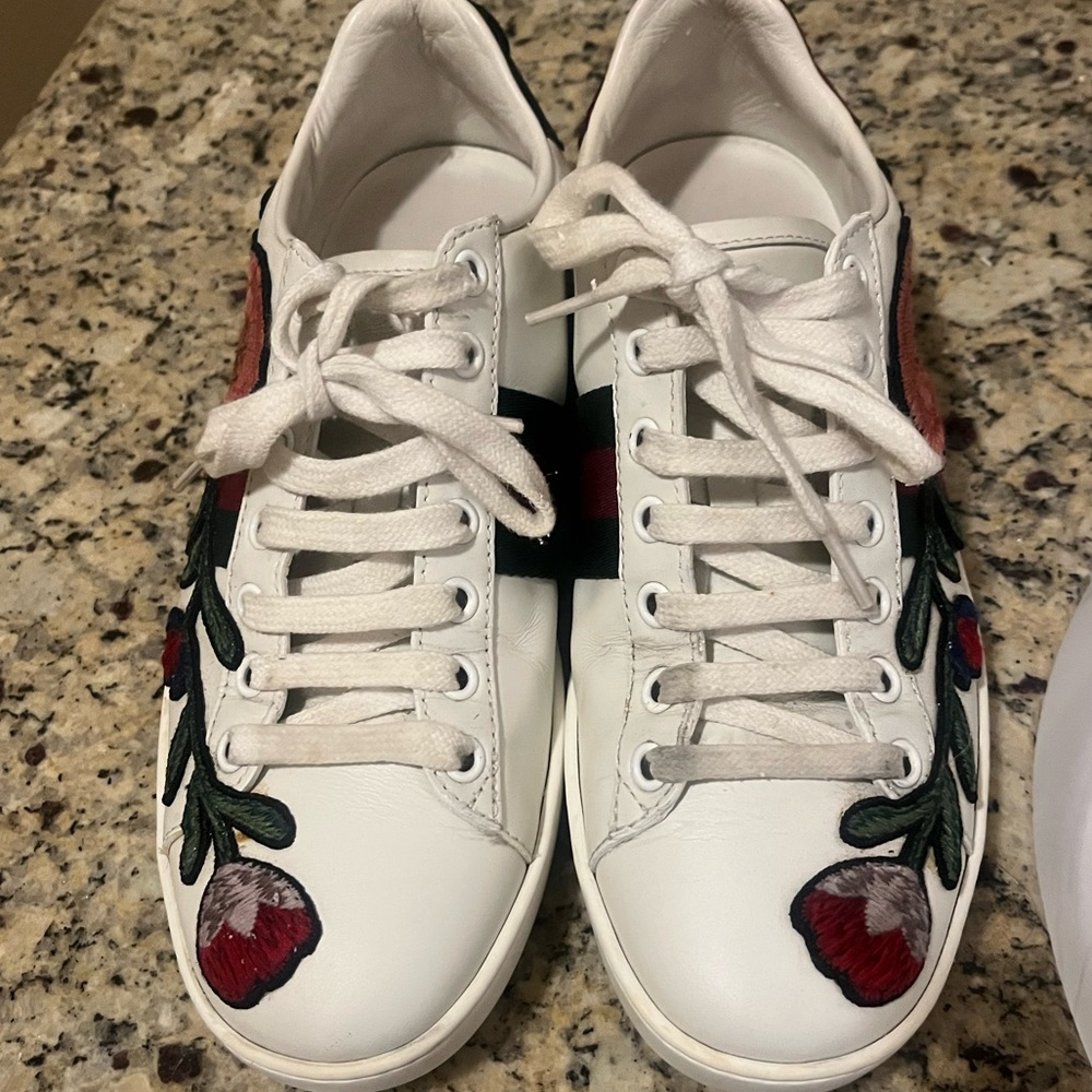 Authentic Gucci Ace Sneakers Shoes  size 37 US 7
